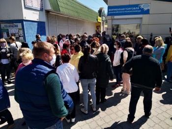 Новости » Общество: Керченских рыночников частично освободили от уплаты за торговое место в апреле