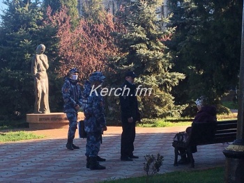 Новости » Общество: С завтрашнего дня  полицейские усилят контроль за соблюдением масочного режима в Крыму