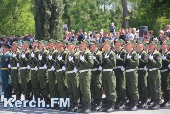 Новости » Общество: Военные приступили к подготовке парада в Керчи