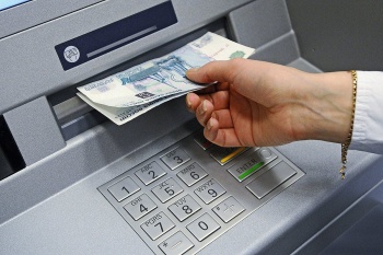 Новости » Криминал и ЧП: До 5 лет грозит крымчанину за то, что он забрал забытые в банкомате деньги