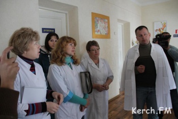 Новости » Общество: Поликлиники Крыма все еще оказывают только экстренную помощь пациентам