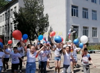 Школьники из 15 школы Керчи присоединили себя к флешмобу