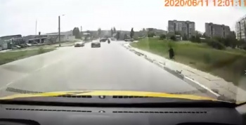 В сети появилось видео аварии на Куль-Обинском  в Керчи 11 июня