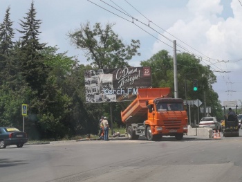 Новости » Общество: На перекрестке Годыны-Вокзальное шоссе приступили к ремонту дороги