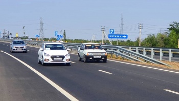 Новости » Общество: От Керчи до Белогорска открыли движение по четырем полосам «Тавриды»