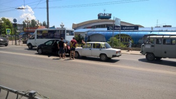 В Керчи на улице Еременко в районе центрального рынка произошла авария