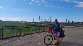 Учитель физкультуры отправился на велосипеде из Томской области в Керчь