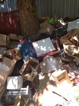 Новости » Экология: Керчане пожаловались на свалку мусора в районе рынка в Аршинцево
