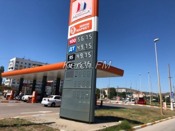 Не прошло и недели: бензин на некоторых заправках подорожал на рубль за литр