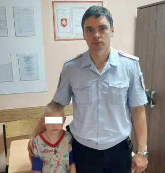 Новости » Общество: Полицейские нашли пропавшего в Крыму 8-летнего ребенка
