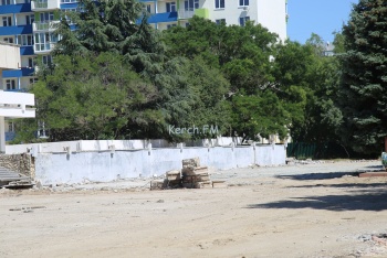 Новости » Общество: В Керчи около «Дворца Пионеров» началась реконструкция территории
