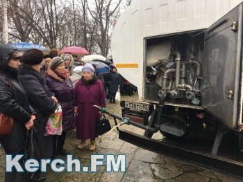 Новости » Общество: Власти Крыма пока не планируют вводить ограничения водоснабжения
