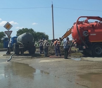 Не прошло и недели: на Будённого-Блюхера начали ремонт водовода