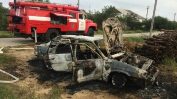 Новости » Криминал и ЧП: Легковой автомобиль сгорел в Крыму