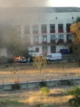 В Багерово у здания больницы сгорел «УАЗ»