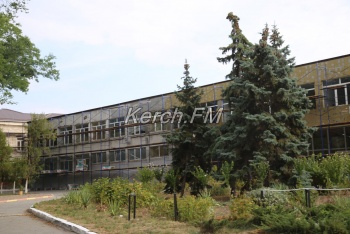 Новости » Общество: Ремонт фасадов Керченского политеха на стадии завершения