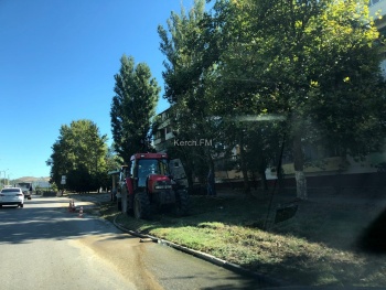 Новости » Общество: На Блюхера работники водоканала устраняют порыв, на Пушкина вода течет неделю