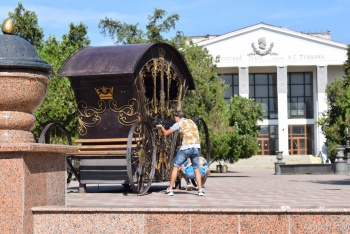 Новости » Общество: В центре Керчи подростки устроили «перестрелку» (видео)