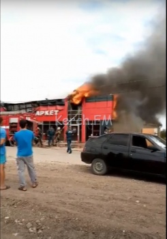 В деревне Войково горит магазин (видео)
