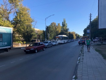 Новости » Общество: Утро в Керчи началось с пробок на дороге