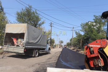 Новости » Общество: В Керчи ремонтируют дороги по Фурманова, Правды и Толбухина