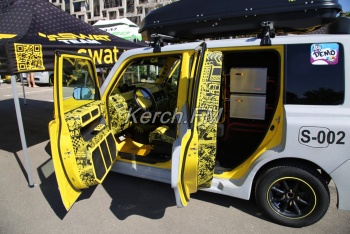 Новости » Общество: На морвокзале в Керчи собираются тюнингованные авто (обновлено)