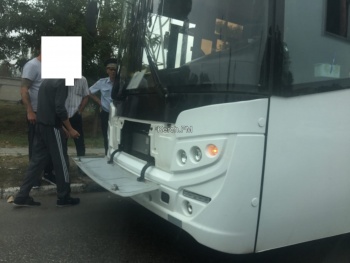 На Мирошника в Керчи столкнулись автобус и легковушка