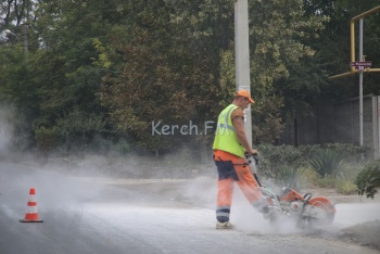 В Керчи продолжается ремонт дорог