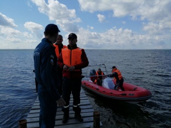 Новости » Криминал и ЧП: В Крыму спасли троих кайтсёрфингистов, которых унесло в море