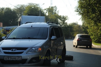 Новости » Общество: В Керчи в ДТП попало маршрутное такси