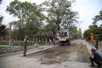 Новости » Общество: На ул. Фурманова в Керчи перекрыли дорогу