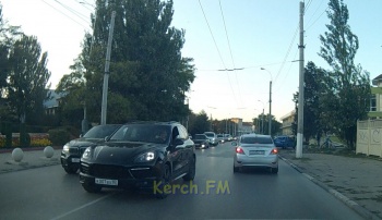 Пробка в Керчи для слабаков, если ты не агент 007: как не нужно ездить в городе