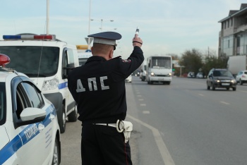 Новости » Общество: Полицейские Керчи проводят мероприятия по взысканию неуплаченных штрафов