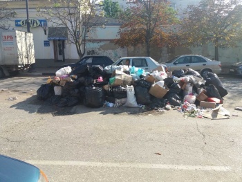 Керчан ужаснули свалки мусора в центре Керчи