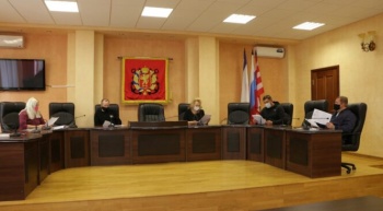 Новости » Общество: В Керчи прошли  публичные слушания по изменениям в Устав муниципального образования