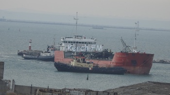 Новости » Общество: Танкер «Генерал Ази Асланов» отбуксировали в порт Крым