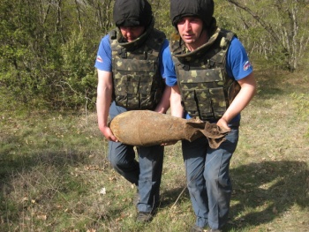 Новости » Общество: В Багерово уничтожили фугасную авиационную бомбу времен ВОВ