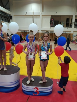 Шестнадцать медалей привезли керченские гимнастки с турнира в Новороссийске