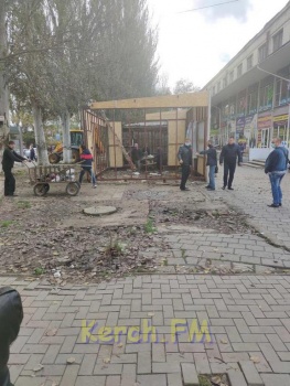 В районе рынка «Дружба» в Керчи сносят ларьки