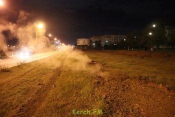 Новости » Общество: В Керчи затопили, подтверждаем: улица Ворошилова в пару