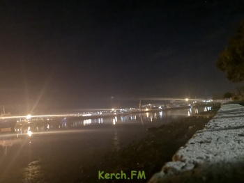 В Керчи затопили, подтверждаем: улица Ворошилова в пару