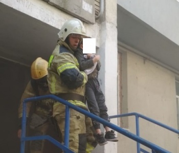Новости » Криминал и ЧП: В многоэтажке в Крыму загорелись электрощитовые с 1 по 5 этаж