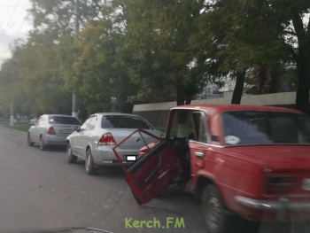 Новости » Криминал и ЧП: На Вокзальном шоссе в Керчи в ДТП получил травмы водитель