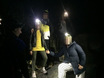Туристы с детьми заблудились в горах Крыма