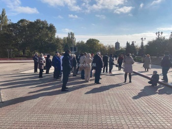 Керчан возмутили туристы, гуляющие по городу без масок