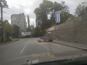 Ничего удивительного, это по-керченски: дорогу по Кокорина заасфальтировали и перекопали