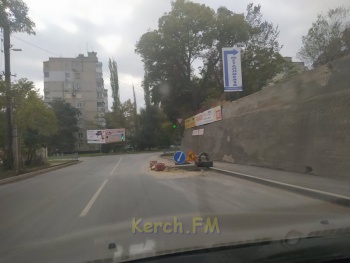 Новости » Общество: Ничего удивительного, это по-керченски: дорогу по Кокорина заасфальтировали и перекопали