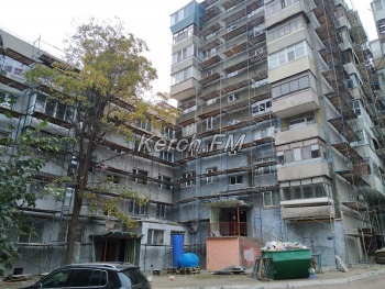 Новости » Общество: В Керчи продолжается капитальный ремонт домов