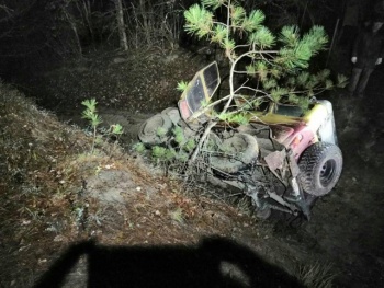 «УАЗ» с 5 пассажирами перевернулся в крымском лесу