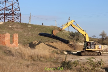 Новости » Общество: Водопровод на Маяк, Жуковку и Глейки в Керчи строит фирма из Екатеринбурга